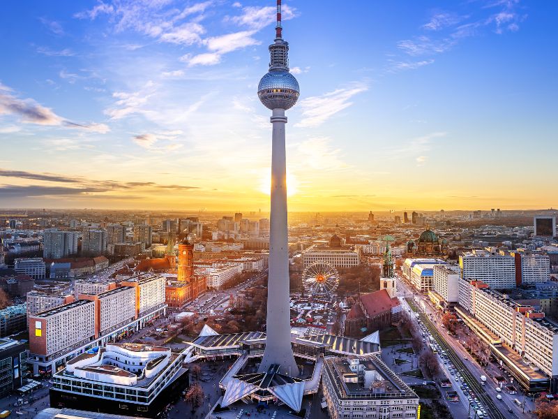 Der Berliner Fernsehturm ist mit 368 Metern